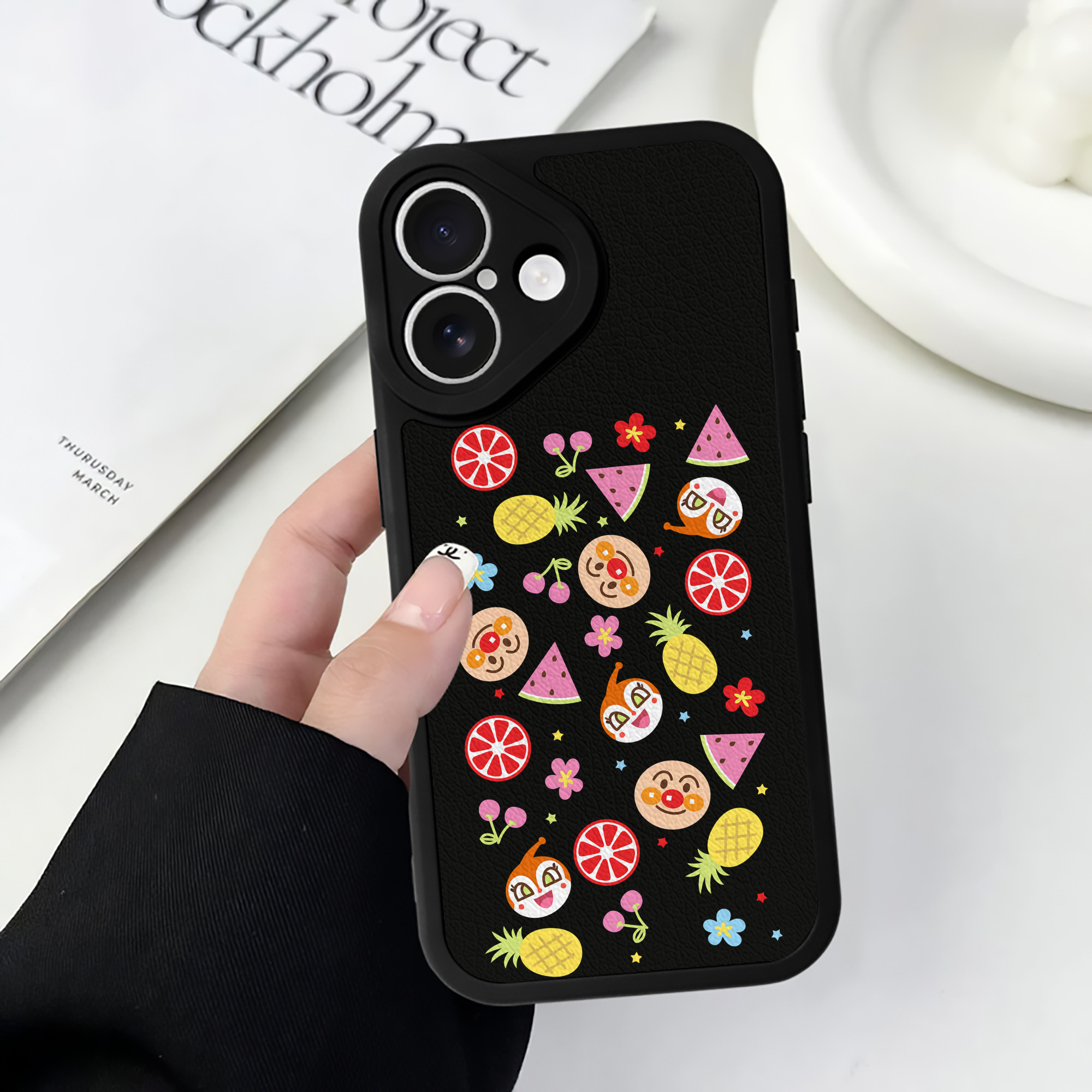 （画像用） アンパンマン Anpanman 【iPhone 16シリーズ対応】シリコンスマホケース（レザー調） 材質：シリコン